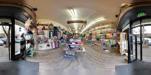 Snowboard Shop «The Vault - Snowboards & Skateboards», reviews and photos, 227 G St, Davis, CA 95616, USA