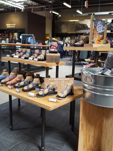 Camping Store «REI», reviews and photos, 2700 Seaglass Way, Oxnard, CA 93036, USA