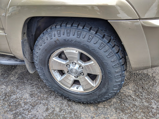 Tire Shop «Discount Tire Store - Clackamas, OR», reviews and photos, 8380 SE Sunnyside Rd, Clackamas, OR 97015, USA