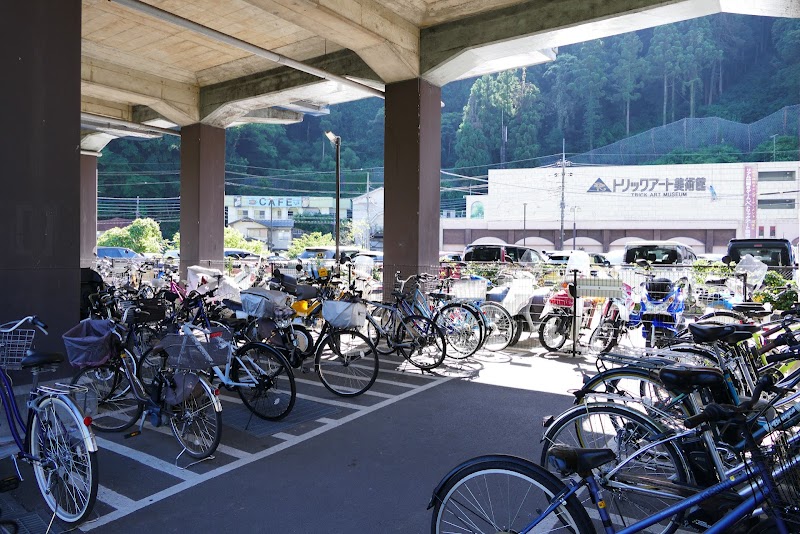 高尾山口駅自転車駐車場