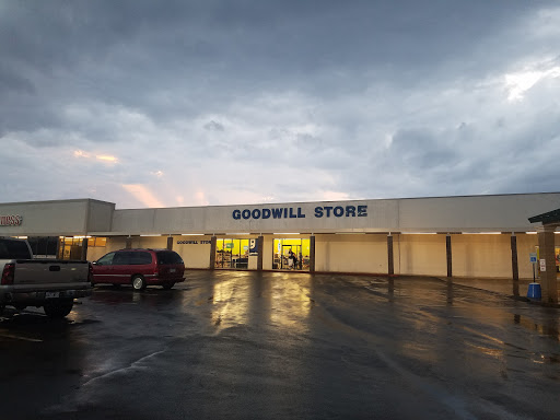 Thrift Store «Goodwill Store and Donation Center», reviews and photos, 6929 J.F.K. Blvd # 112, North Little Rock, AR 72116, USA