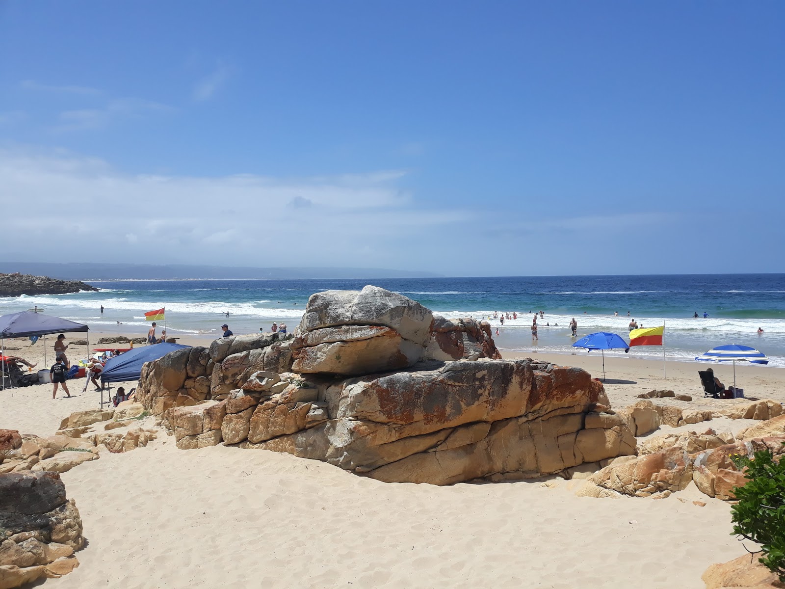 Foto de Hobie beach - lugar popular entre os apreciadores de relaxamento