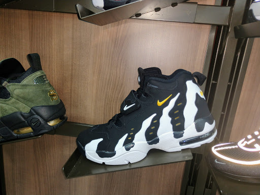 Shopping Mall «Westside Shopping Center», reviews and photos, 2413 Frederick Ave, Baltimore, MD 21223, USA