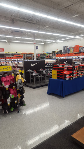 Sporting Goods Store «Academy Sports + Outdoors», reviews and photos, 14260 Manchester Rd, Manchester, MO 63011, USA