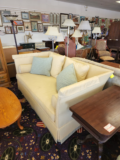 Used Furniture Store «Consign It Furniture», reviews and photos, 345 Scarlet Rd #12, Kennett Square, PA 19348, USA