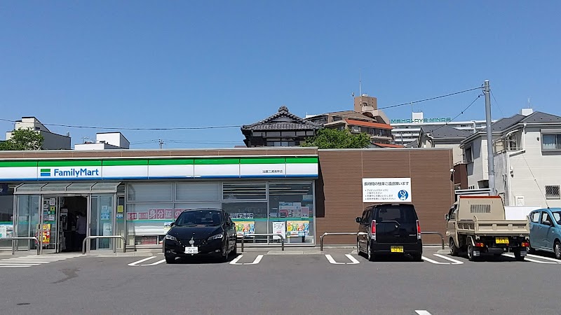 ファミリーマート 油屋三浦海岸店