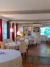 Atmosphère du Restaurant français Auberge des Enclos à Saint-Paul-le-Jeune - n°19