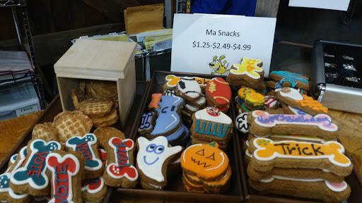 Healdsburg Dog House, 212 Healdsburg Ave, Healdsburg, CA 95448, USA, 