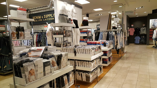 Shopping Mall «Menlo Park Mall», reviews and photos, 55 Parsonage Rd, Edison, NJ 08837, USA