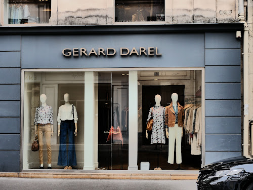 Magasin de vêtements pour femmes Gérard Darel Paris