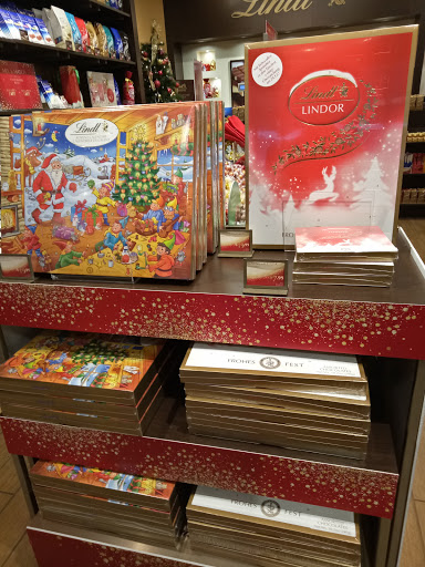 Shopping Mall «Clinton Crossing Premium Outlets», reviews and photos, 20 Killingworth Turnpike, Clinton, CT 06413, USA