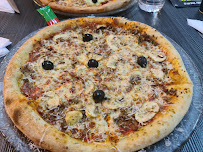 Plats et boissons du Pizzeria Captain's Pizza à Paris - n°20