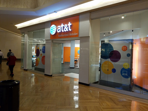 Cell Phone Store «AT&T Authorized Retailer», reviews and photos, 2004 Northbrook Ct, Northbrook, IL 60062, USA