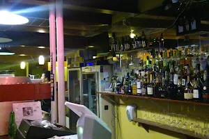 Malu's Lounge image