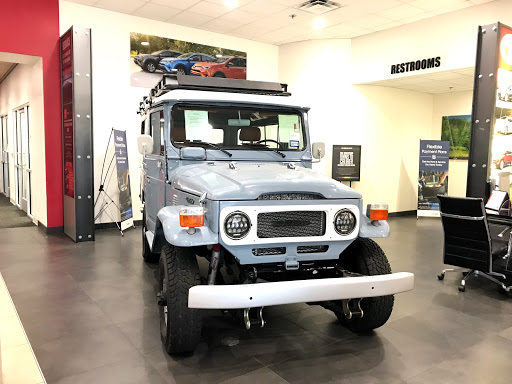 Toyota Dealer «Miller Toyota of Anaheim», reviews and photos, 1331 N Euclid St, Anaheim, CA 92801, USA