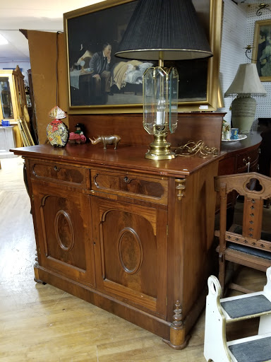Antique Furniture Store «Useful Things Antiques & Collectibles Store», reviews and photos, 11 Crenshaw Ln, Coxs Creek, KY 40013, USA