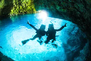 Shimoru of cave experience of Okinawa diving license blue image