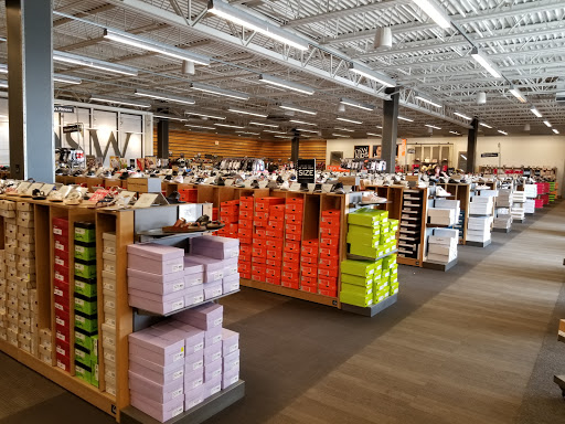 Shoe Store «DSW Designer Shoe Warehouse», reviews and photos, 1885 County Rd D E, Maplewood, MN 55109, USA
