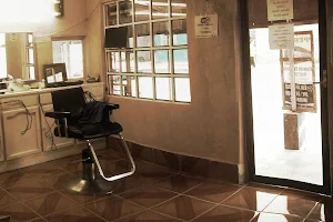 Muñoz Barber Shop image
