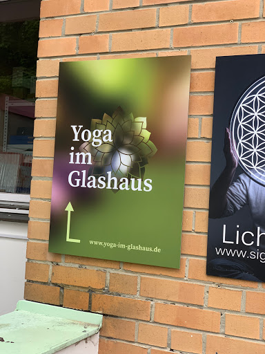 Yoga im Glashaus