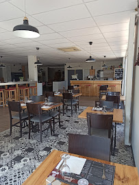 Atmosphère du Restaurant Le Lonjoie à Saint-Benoît - n°4