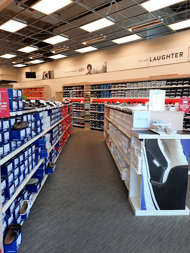 Shoe Store «Famous Footwear», reviews and photos, 1665 Olentangy River Rd, Columbus, OH 43212, USA