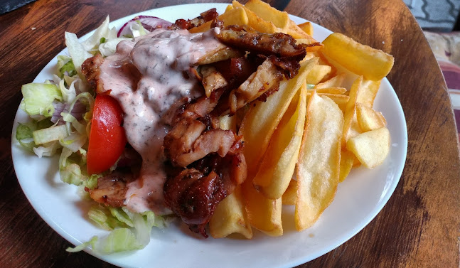 Opinii despre Rózsa és Tövis Büfé és Falatozó în Balatongyörök - Étterem