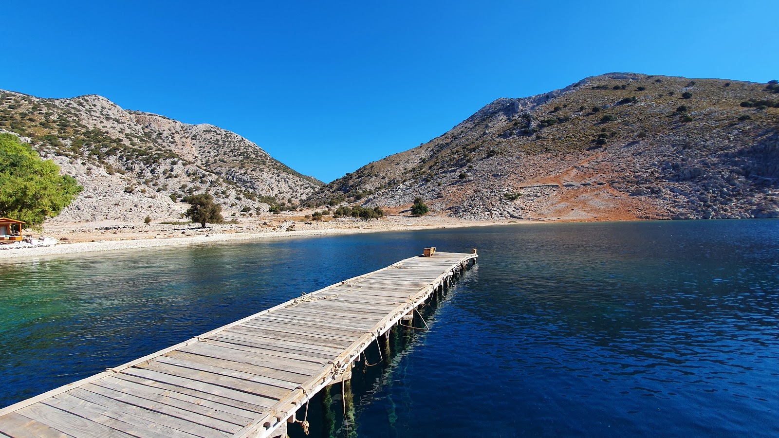 Zdjęcie Loryma beach z powierzchnią kamienie