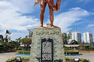 Lapulapu Monument image