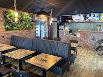 Atmosphère du Restaurant de döner kebab Kebab Tacos ÖndergroÜnd (frites maison) et (viandes halal) à Pontivy - n°3