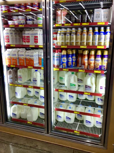 Grocery Store «Grocery Outlet Bargain Market», reviews and photos, 80 E Washington St, Petaluma, CA 94952, USA