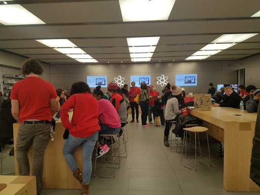 Computer Store «Apple Main Place», reviews and photos, 120 W Jefferson Ave, Naperville, IL 60540, USA