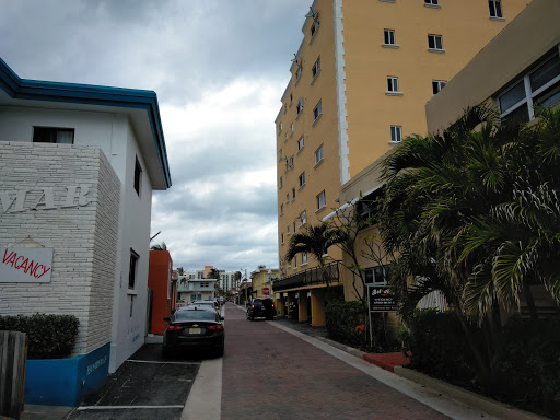 Liquor Store «OC Liquor Store», reviews and photos, 411 N Ocean Dr, Hollywood, FL 33019, USA