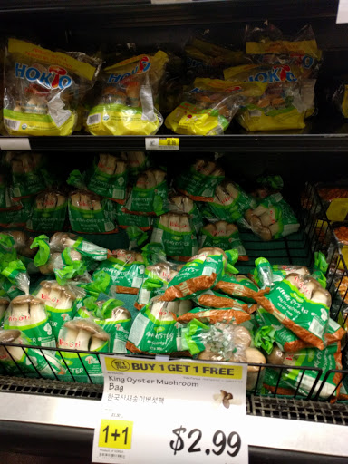 Shopping Mall «Linwood Plaza Shopping Center», reviews and photos, 158 Linwood Dr, Fort Lee, NJ 07024, USA