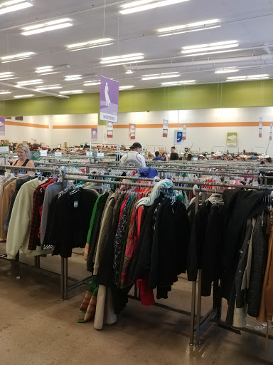 Thrift Store «32nd St & Thomas Goodwill Retail Store, Donation Center & Career Center», reviews and photos, 3130 E Thomas Rd, Phoenix, AZ 85016, USA