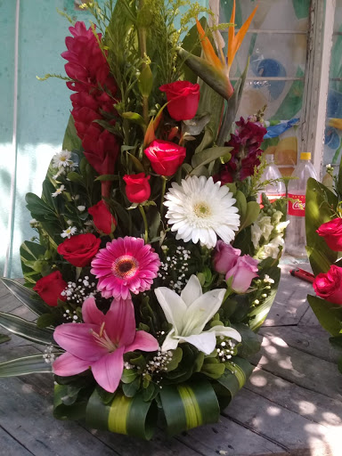 Florería en la entrada a la modelo – Ciudad Victoria