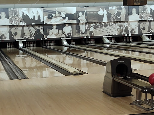 Bowling Alley «Ford Lanes Bowling Center», reviews and photos, 23100 Van Born Rd, Dearborn Heights, MI 48125, USA