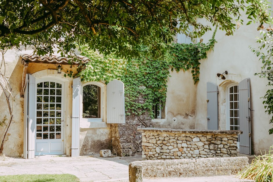 The charm and character of Luberon's old stone buildings à Oppède