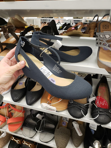 Clothing Store «Ross Dress for Less», reviews and photos, 909 N Landing Way, Renton, WA 98057, USA