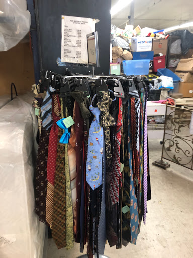 Thrift Store «Thrift Center Thrift Store», reviews and photos, 1060 El Camino Real, San Carlos, CA 94070, USA