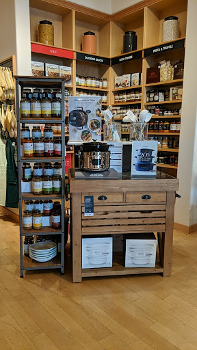 Kitchen Supply Store «Williams-Sonoma», reviews and photos, 9722 Great Hills Trail #150, Austin, TX 78759, USA