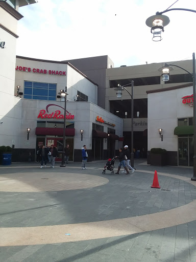 Shopping Mall «Bay Plaza Shopping Center», reviews and photos, 2100 Bartow Ave, Bronx, NY 10475, USA