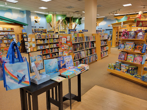 Book Store «Barnes & Noble», reviews and photos, 47 E Chicago Ave, Naperville, IL 60540, USA