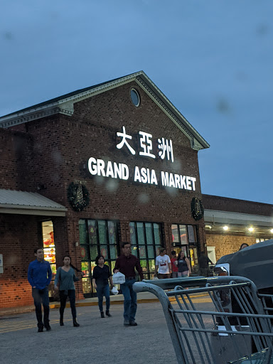 Shopping Mall «South Hills Shopping Center», reviews and photos, 1201 Buck Jones Rd, Raleigh, NC 27606, USA