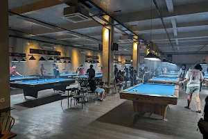 SOLID pool&cafe image