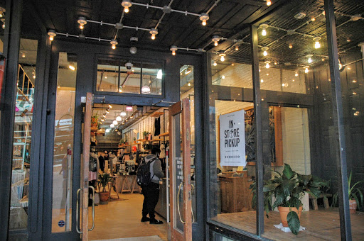Clothing Store «Urban Outfitters», reviews and photos, 316 E Main St, Charlottesville, VA 22902, USA