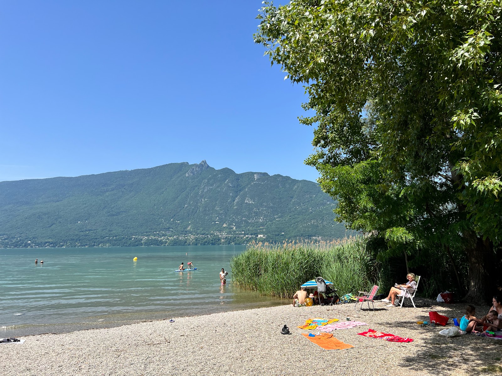Plage du Rowing'in fotoğrafı geniş bir kıyı şeridi ile birlikte