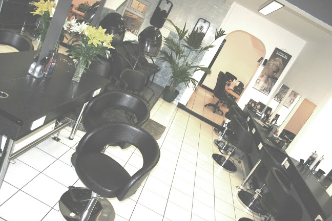 Comments and reviews of Charlies Hairdressing