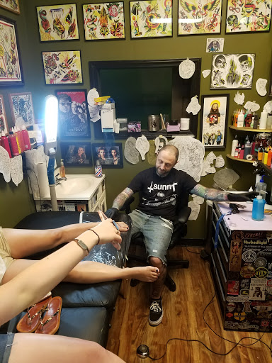 Tattoo Shop «Lightwave Tattoos», reviews and photos, 184 Broadway, Saugus, MA 01906, USA