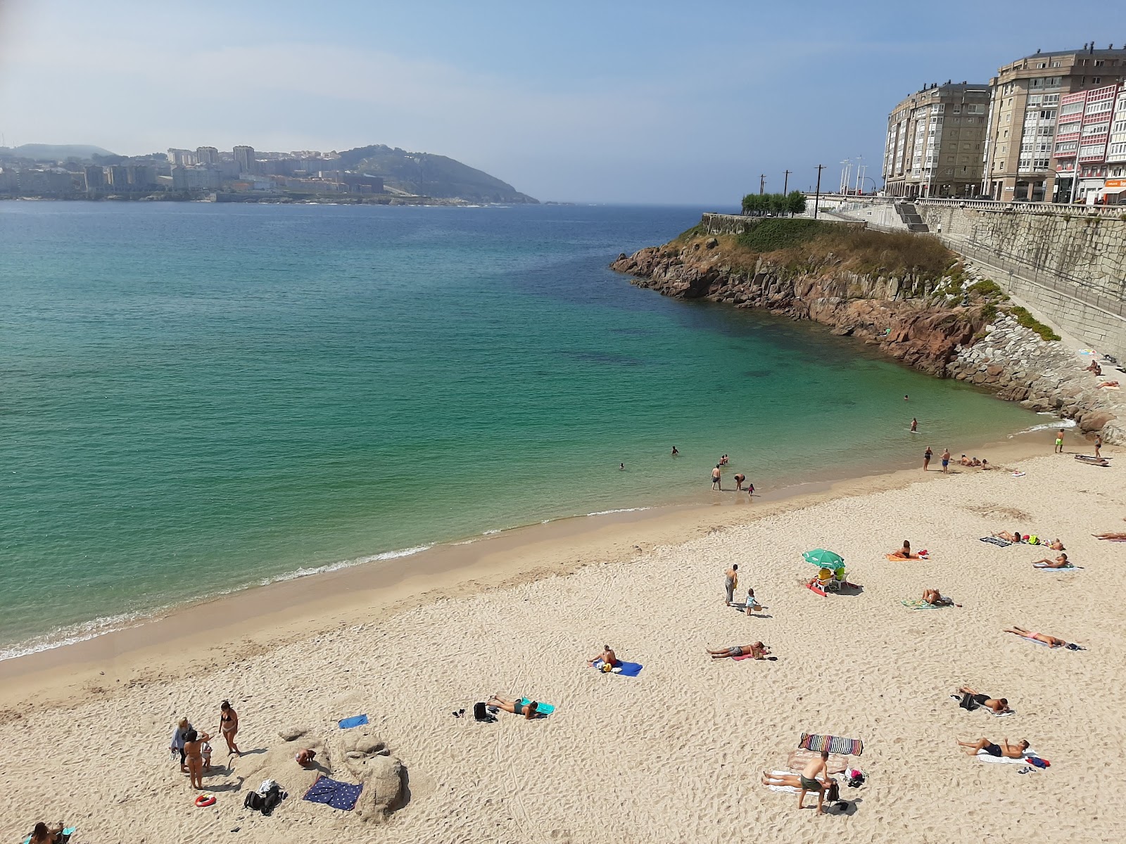 Praia de las Amorosas'in fotoğrafı ve yerleşim